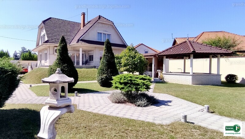 Listing photo