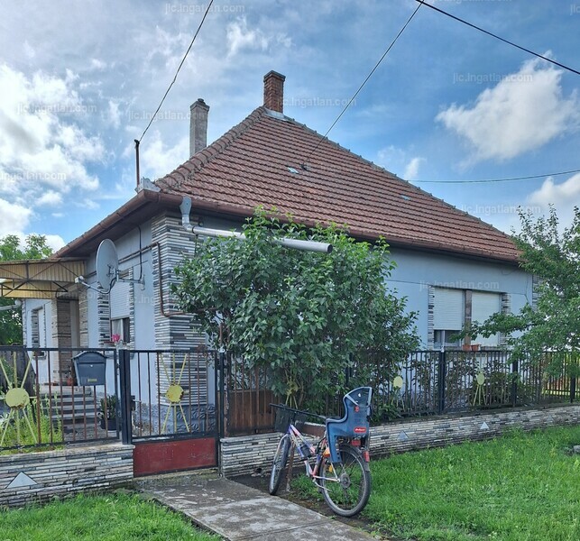 Listing photo