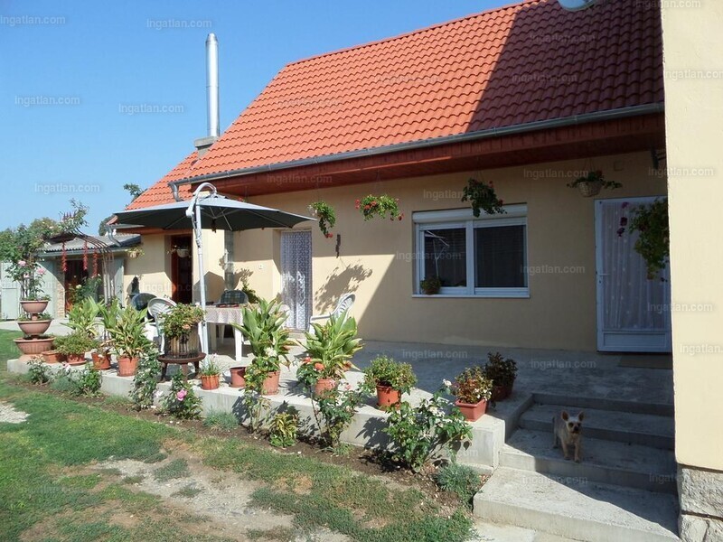 Listing photo