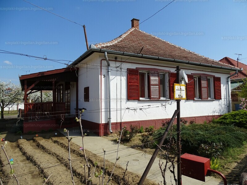Listing photo