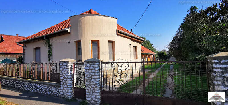 Malyi Kavicsbanya () Malyi Kavicsbanya