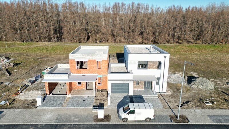 Uj Haz Zrt Gyor () Uj Haz Zrt Gyor