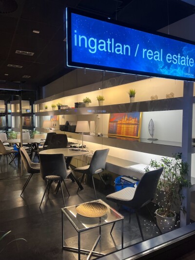 Door Ingatlan