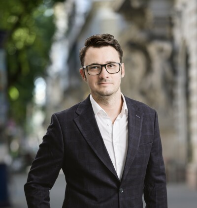Schilling Tamás