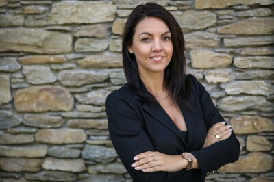 Dr. Wiederschitzné Bárka Andrea